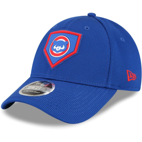 Mens New Era Royal Chicago Cubs 2022 Clubhouse 9FORTY Snapback Hat