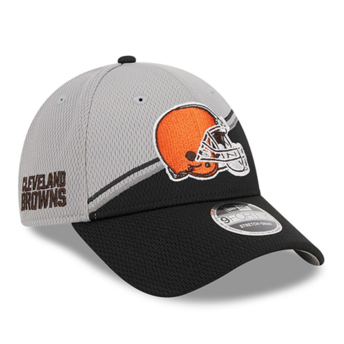 Mens New Era Gray/Black Cleveland Browns 2023 Sideline 9FORTY Adjustable Hat