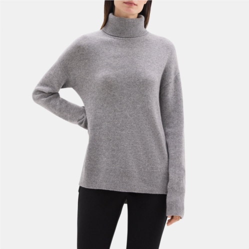 Theory Slouchy Turtleneck Sweater in Cashmere