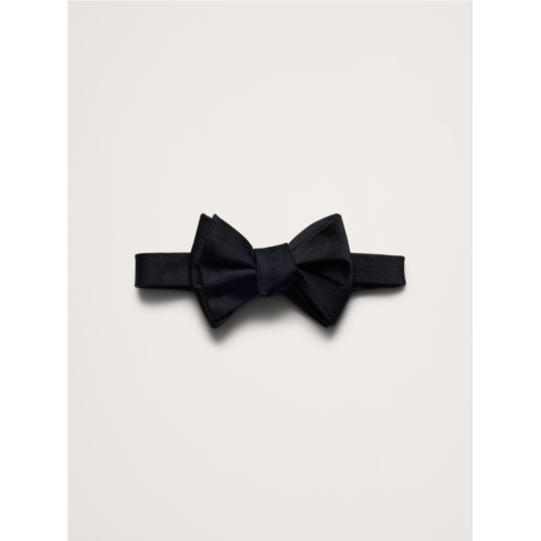 Bananarepublic Signature Silk Bow Tie