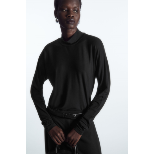 Cos RELAXED LONG-SLEEVED ROLL-NECK TOP