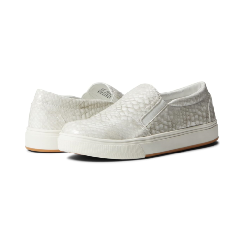 Steve Madden Calling Sneaker