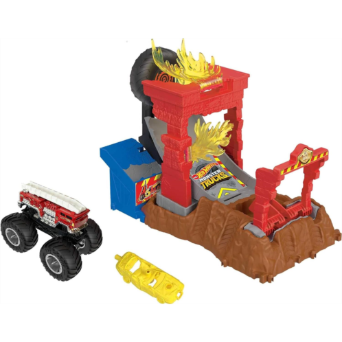 Hot Wheels Arena Smashers 5-Alarm Fire Crash Challenge Playset, 5-Alarm Toy Truck in 1:64 Scale & Crushable Car