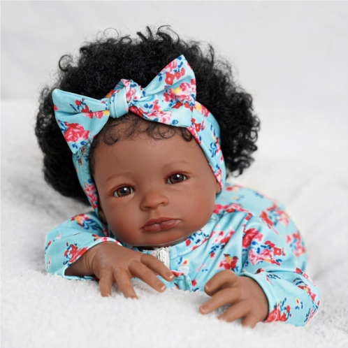 JIZHI Lifelike Reborn Baby Dolls - 18-Inch Newborn Baby Doll Black Girl Realistic Newborn Baby Girl with Clothes and Toy Gift for Kids Age 3+