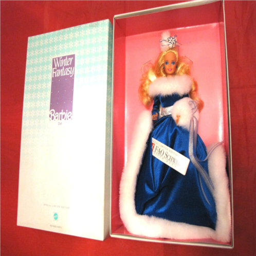 Mattel Barbie 5946 1990 FAO Schwarz Winter Fantasy Doll