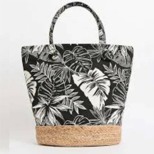 Pia Rossini kai tote in black and white