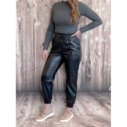 DO+BE womens faux leather jogger in black