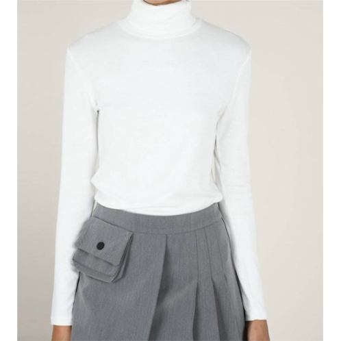 MOLLY BRACKEN under turtleneck jumper in white