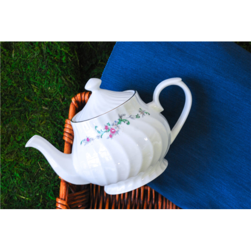 Lynns paradise 37oz teapot