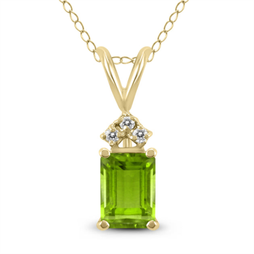SSELECTS 14k 6x4mm emerald shaped peridot and three stone diamond pendant