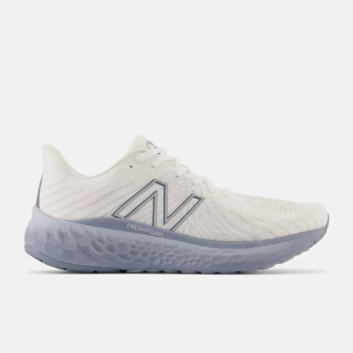 New Balance mens fresh foam x vongo v5 running shoes - 2e/wide width in white w/ quartz grey