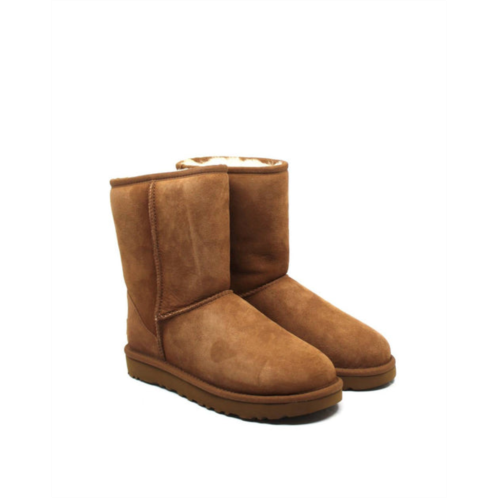 UGG classic winter boots in chestnut