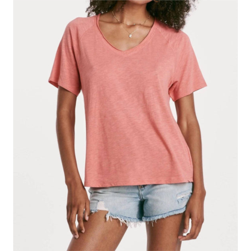 Another Love taylor relaxed v-neck slubbed basic tee in grapefruit