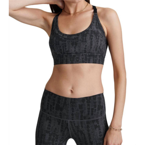 VARLEY cometa sports bra in textured scales