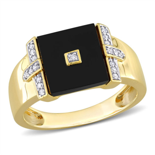 Mimi & Max 8ct tgw square black onyx and 1/10ct tw diamond mens ring in yellow plated sterling silver
