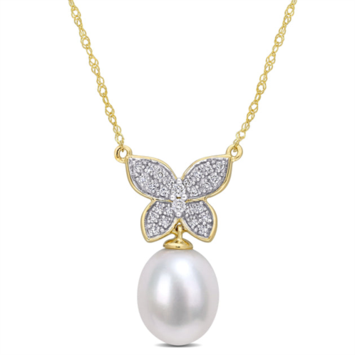 Mimi & Max 9-10 mm freshwater cultured pearl and 1/8 ct tdw diamond butterfly drop pendant with chain in 10k yellow gold