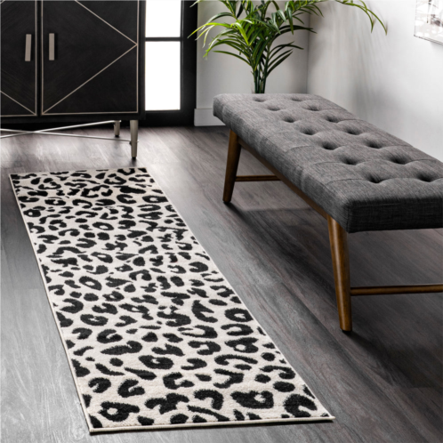 NuLOOM leopard print area rug