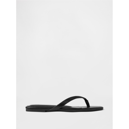 Gap Vegan Leather Flip Flop Sandals