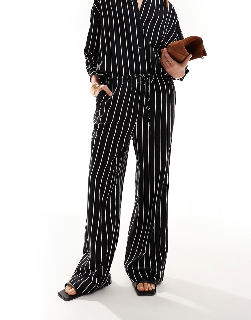 ASOS DESIGN wide leg pull on pants with linen in black stripe