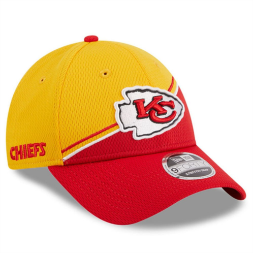 Mens New Era Gold/Red Kansas City Chiefs 2023 Sideline 9FORTY Adjustable Hat