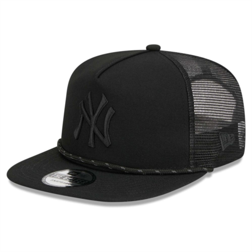 Mens New Era New York Yankees Black on Black Meshback Golfer Snapback Hat