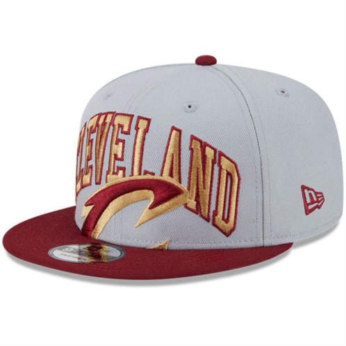 Mens New Era Gray/Wine Cleveland Cavaliers Tip-Off Two-Tone 9FIFTY Snapback Hat