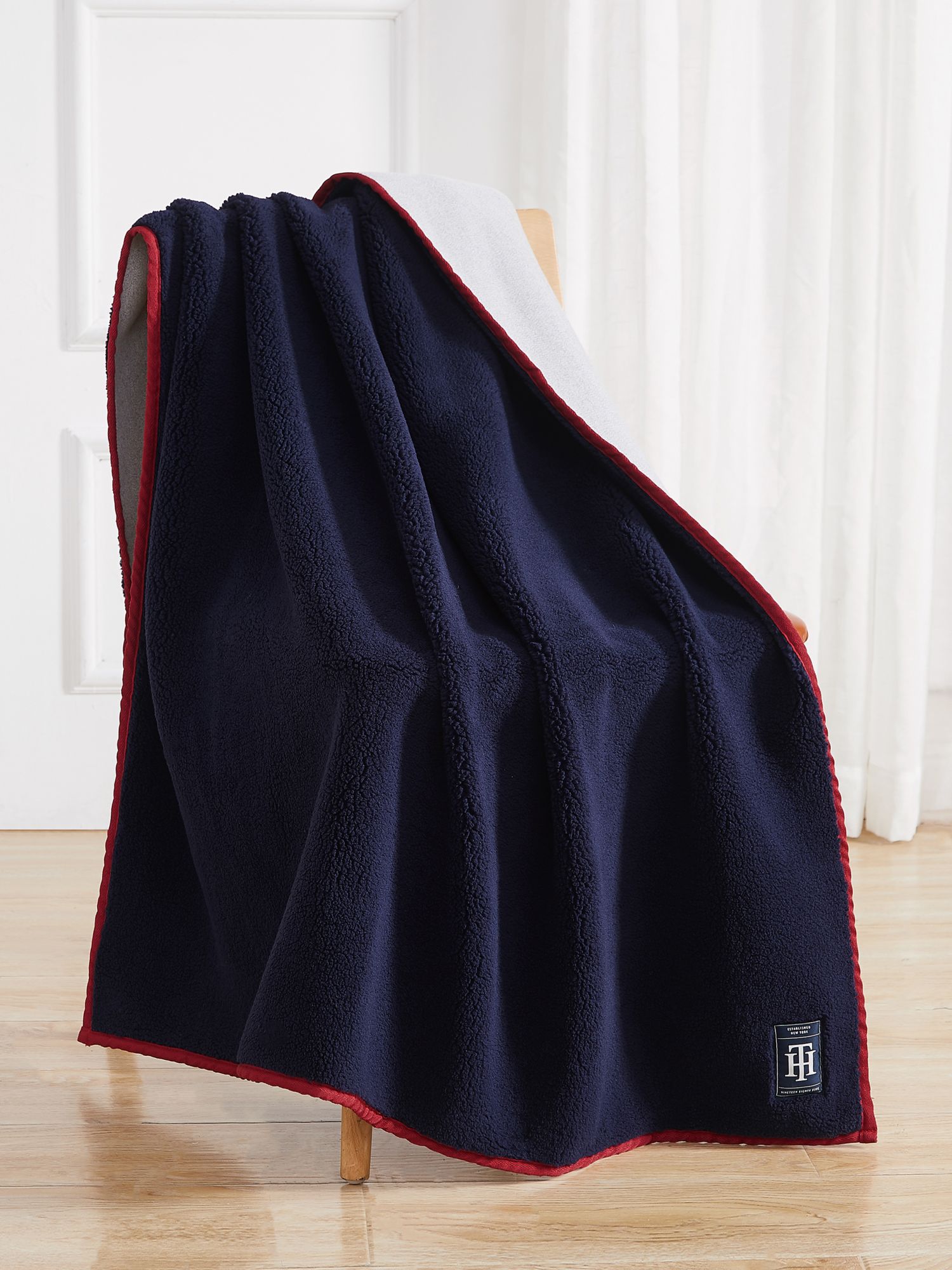 TOMMY HILFIGER Solid Sherpa Throw