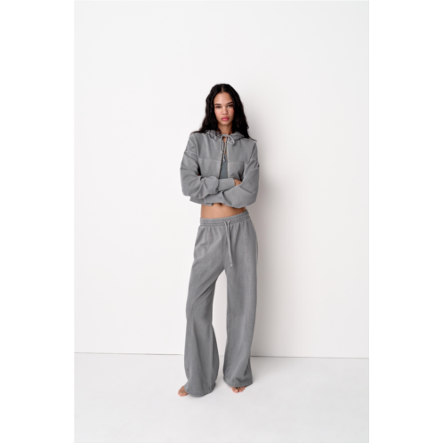 Zara Pants with a high waist with adjustable elastic drawstring waistband. Straight leg and pronounced seams.