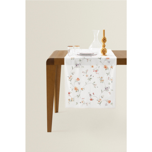 Zara COTTON TABLE RUNNER WITH LACE TRIM