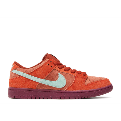 Nike Dunk Low SB Mystic Red