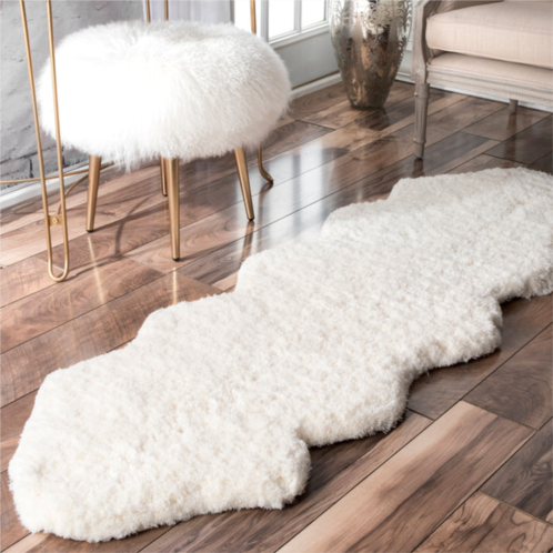 NuLOOM hand tufted double pelt faux sheepskin area rug