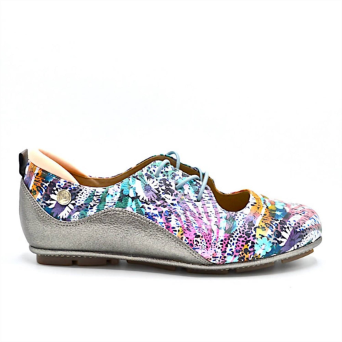 Chelsea Jones womens vibe slip-on flat shoes in abstract print & silver leather