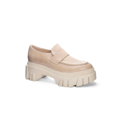 CHINESE LAUNDRY womens jensen lug loafer in natural