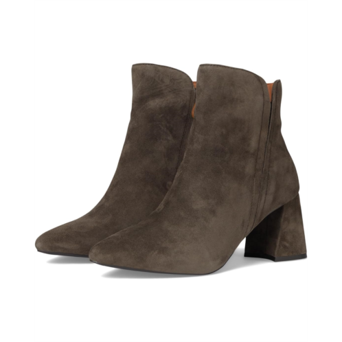 Womens Gentle Souls by Kenneth Cole Danbury