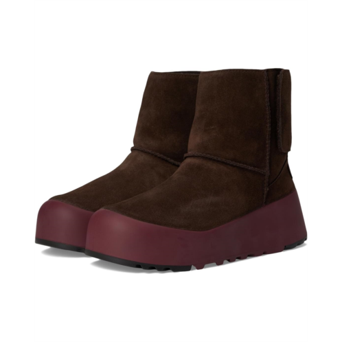 UGG Classic Streetscape