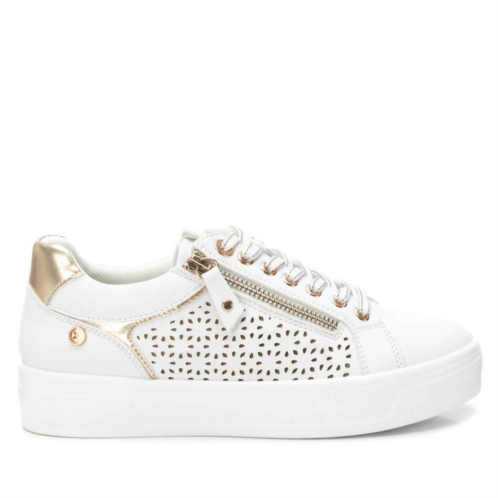 Xti womens casual comfort sneakers in white