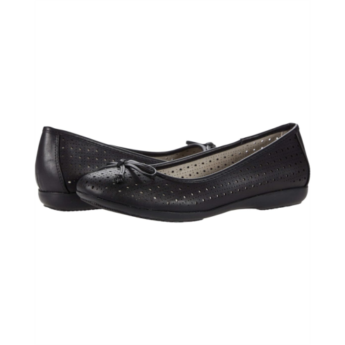 Womens Cliffs by White Mountain Cheryl