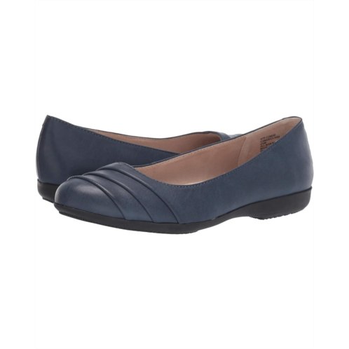 Cliffs by White Mountain Clara