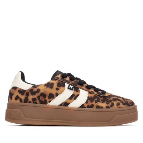 XTI womens suede casual sneakers by