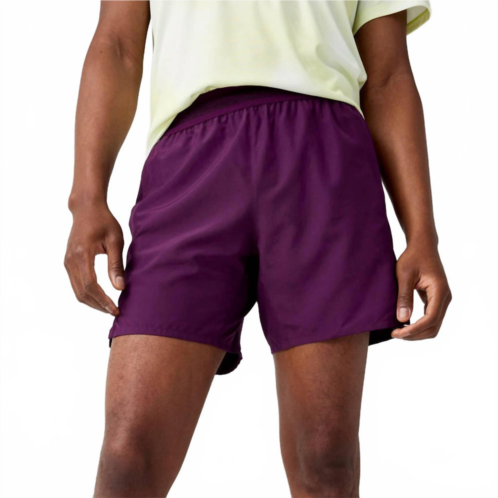 BROOKS dash short in burgundy blaze