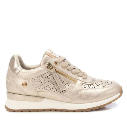 Xti womens fashion comfort sneakers in gold