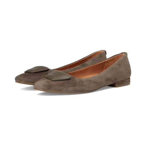 Gentle Souls by Kenneth Cole Hanette