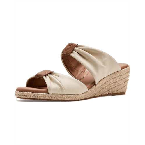 Womens Gentle Souls by Kenneth Cole Gracious