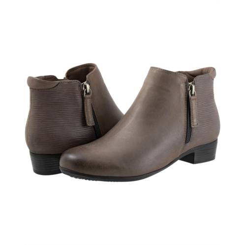 Trotters Major Embossed