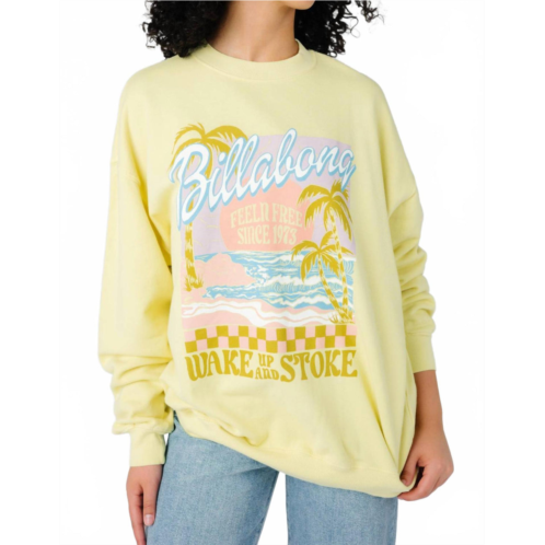 Billabong ride in oversized crewneck sweatshirt in sunspell