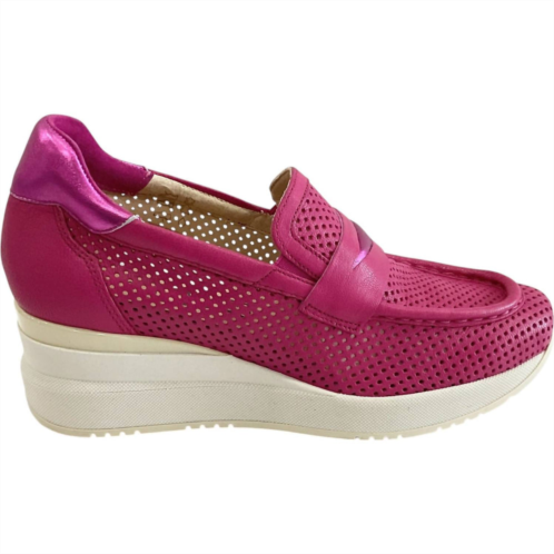 Softwaves womens fenna loafer in fuchsia