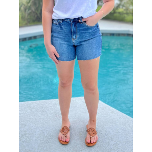 Judy Blue searching for sand dollars shorts in Blue