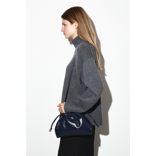 Cos MINI CAVATELLI CLUTCH BAG - LEATHER Cos MINI CAVATELLI CLUTCH BAG - LEATHER