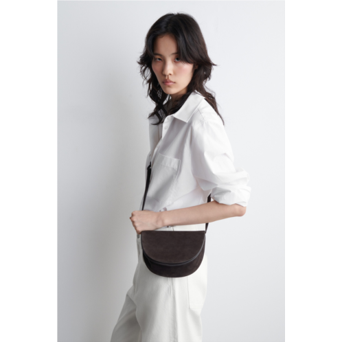 Cos CURVED CROSSBODY BAG - SUEDE Cos CURVED CROSSBODY BAG - SUEDE